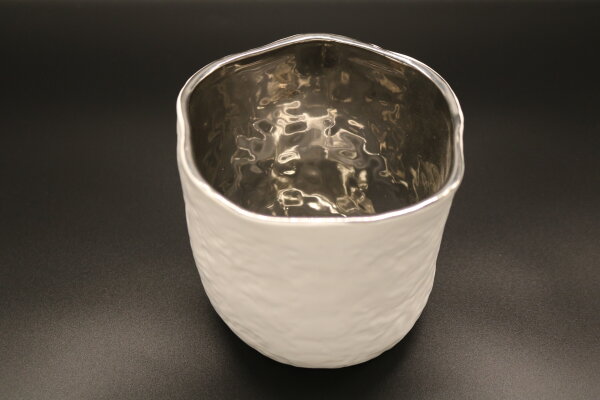 Vase weiß und silber von innen